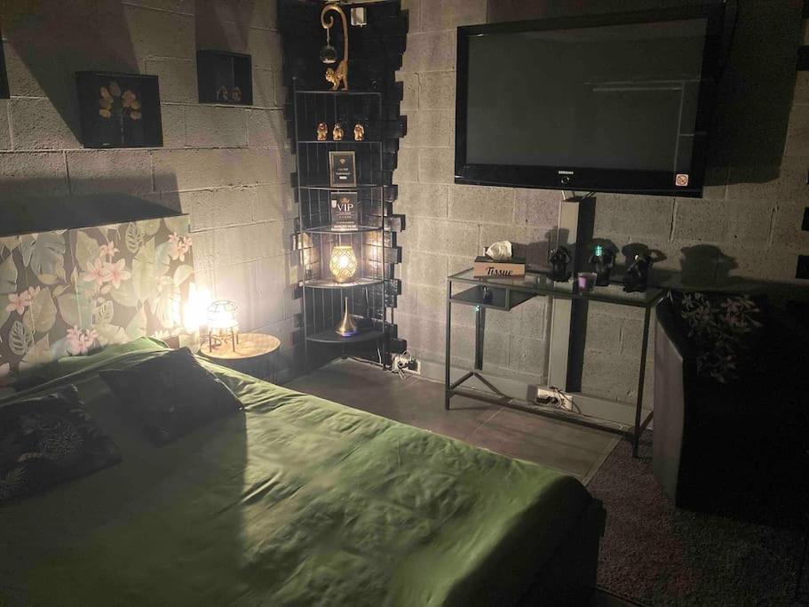 Vip Lounge Appartement Avec Jacuzzi Et Jardin Andenne Esterno foto