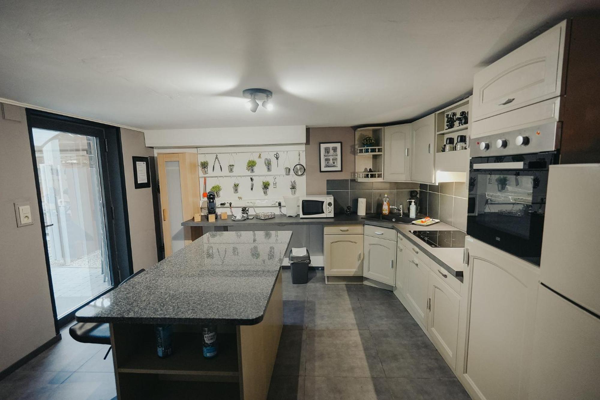 Vip Lounge Appartement Avec Jacuzzi Et Jardin Andenne Esterno foto