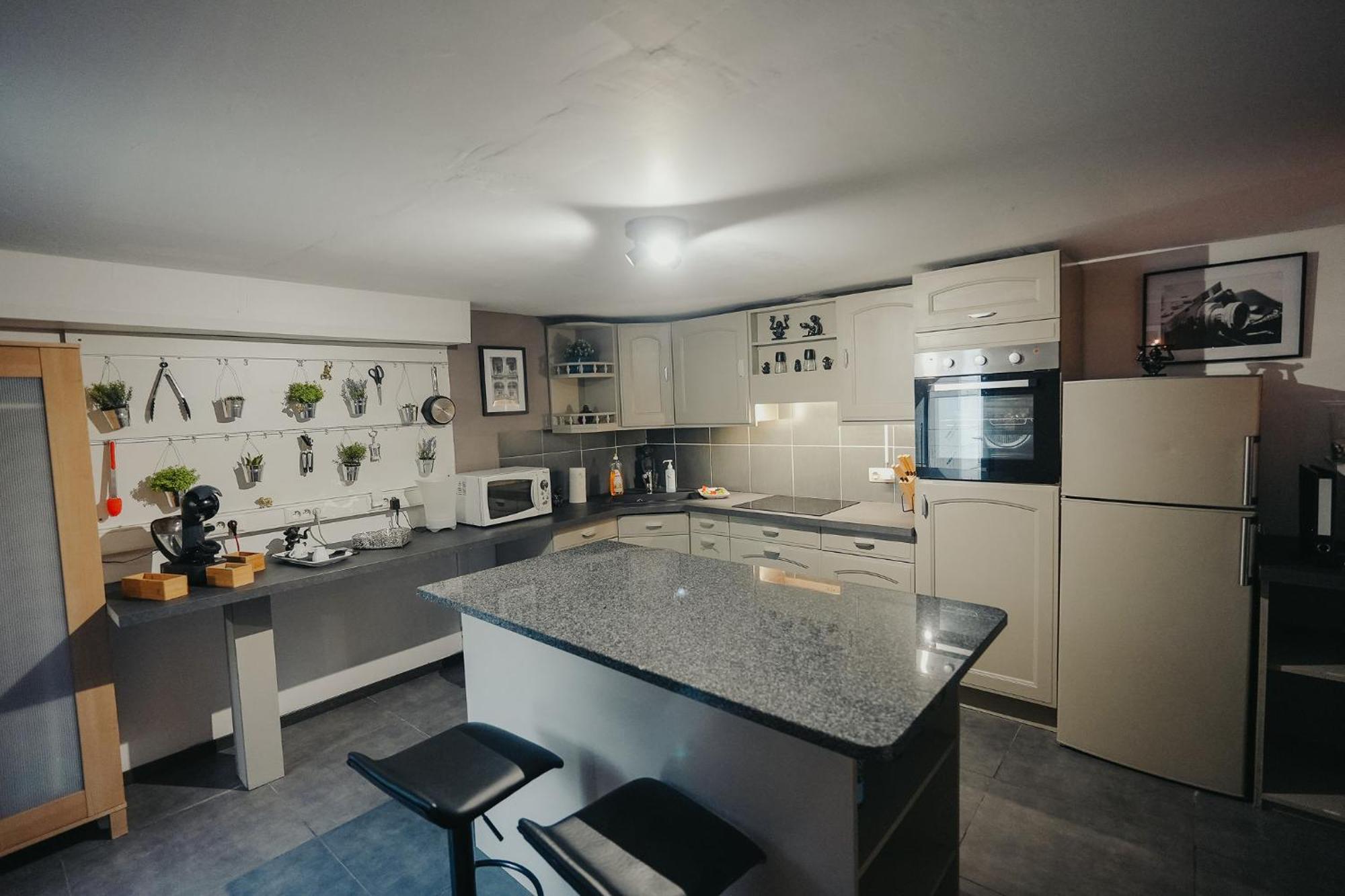 Vip Lounge Appartement Avec Jacuzzi Et Jardin Andenne Esterno foto